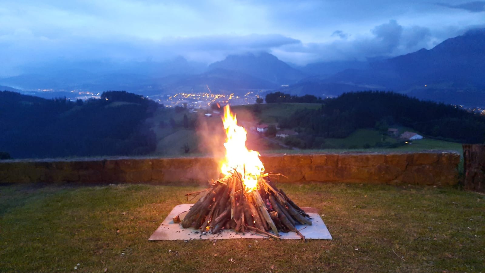 [EGITARAUA]: Laja II eta Lutxurdioren erromeria eta paella txapelketa Momoitioko sanjuanetan