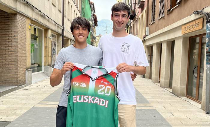Jokin Camarero eta Lander Barruetabeña durangarrek Euskadiko selekzioagaz Portugalen kontra jokatuko dute, Landako kiroldegian