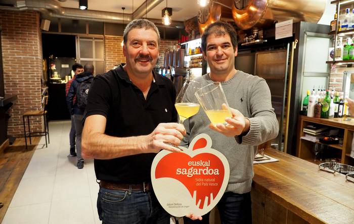 “Euskal Sagardoa bertako sagarrekin egindako kalitatezko produktua dela erakutsi gura dugu”