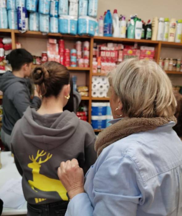 Elkartasunez beteriko elikagai eta jostailu bilketa Abadiñon