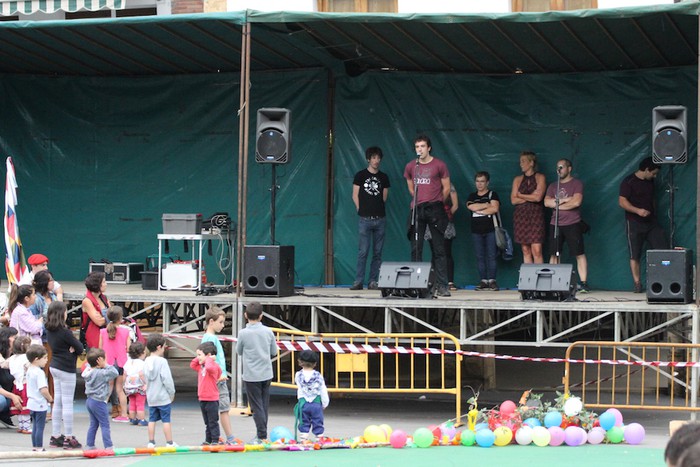 Jai Batzordeko kideek txupinazoa jaurtita hasi dituzte sanpedroak Atxondon - 14