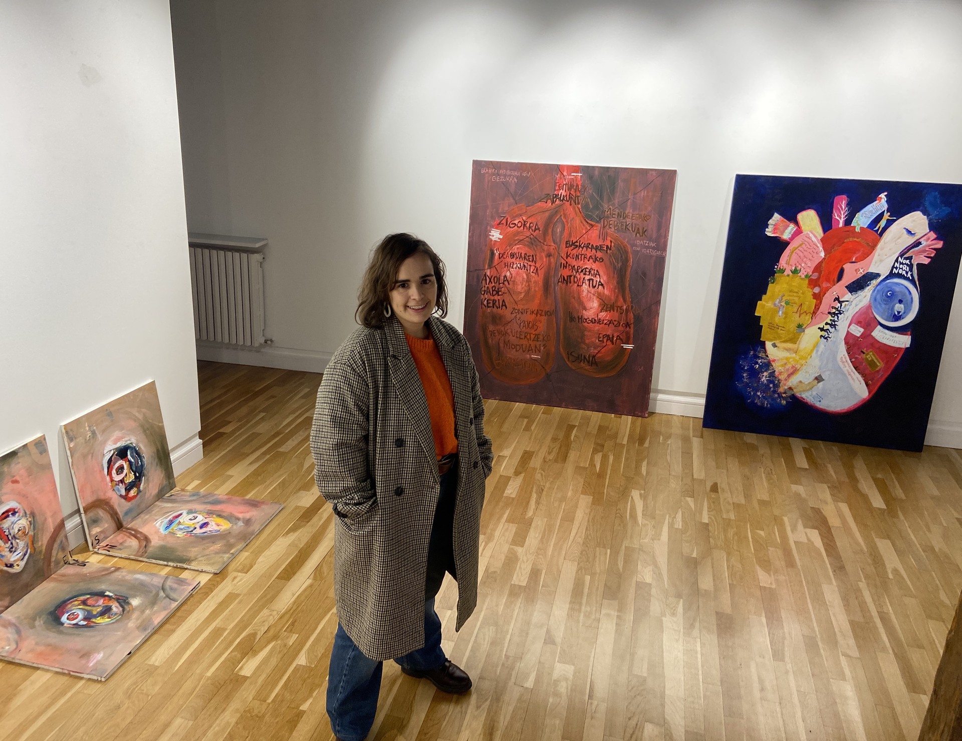 "Erantzun kolektiboak sortu gura ditut erakusketagaz"