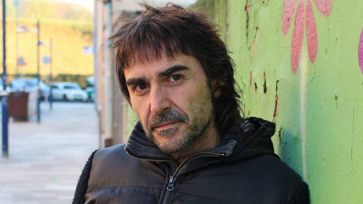 Azokaren B aldea | Andoni Urzelai, Platerueneko laguntzaile
