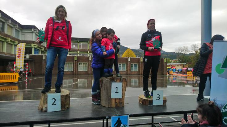 Oihana Azkorbebeitia eta Oier Ariznabarreta nagusi Lemoatx trail mendi lasterketetan