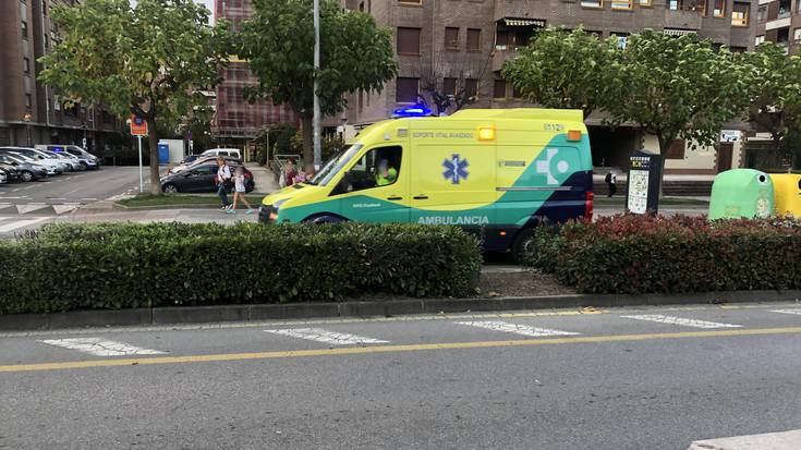Auto batek oinezko bat harrapatu du Durangon, Landako etorbideko zebrabide batean