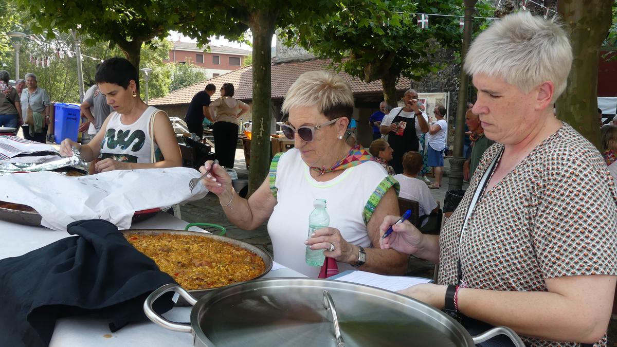 [EGITARAUA]: Paella txapelketa, Olatz Salvador eta Luhartz, besteak beste, Mallabiko Andra Mari jaietan