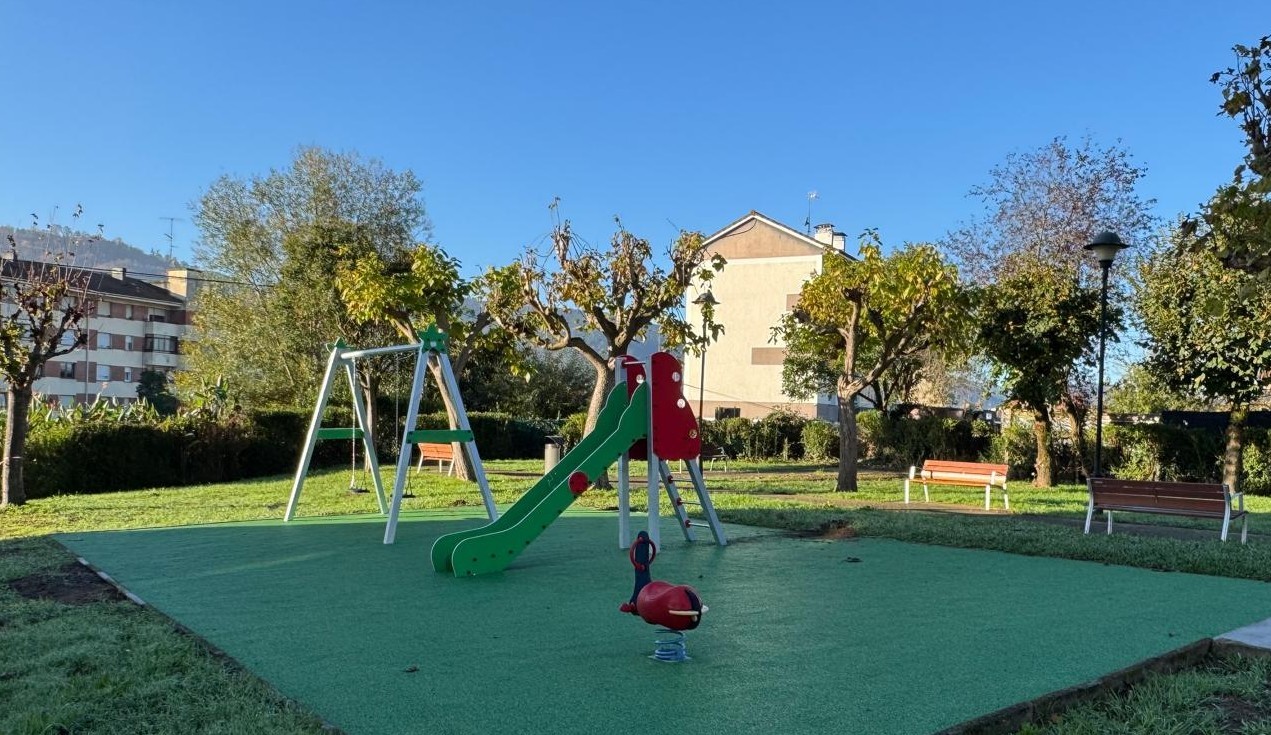 Legarrebi auzoan jolasgune berria atondu dute