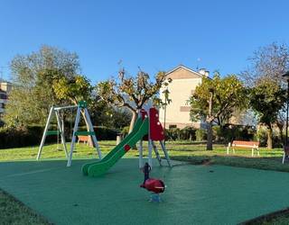 Legarrebi auzoan jolasgune berria atondu dute