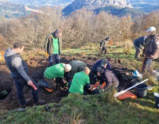 [ARGAZKI GALERIA] Saibigaineko hobitik gorpuzki baten deshobiratzea egin dute gaur