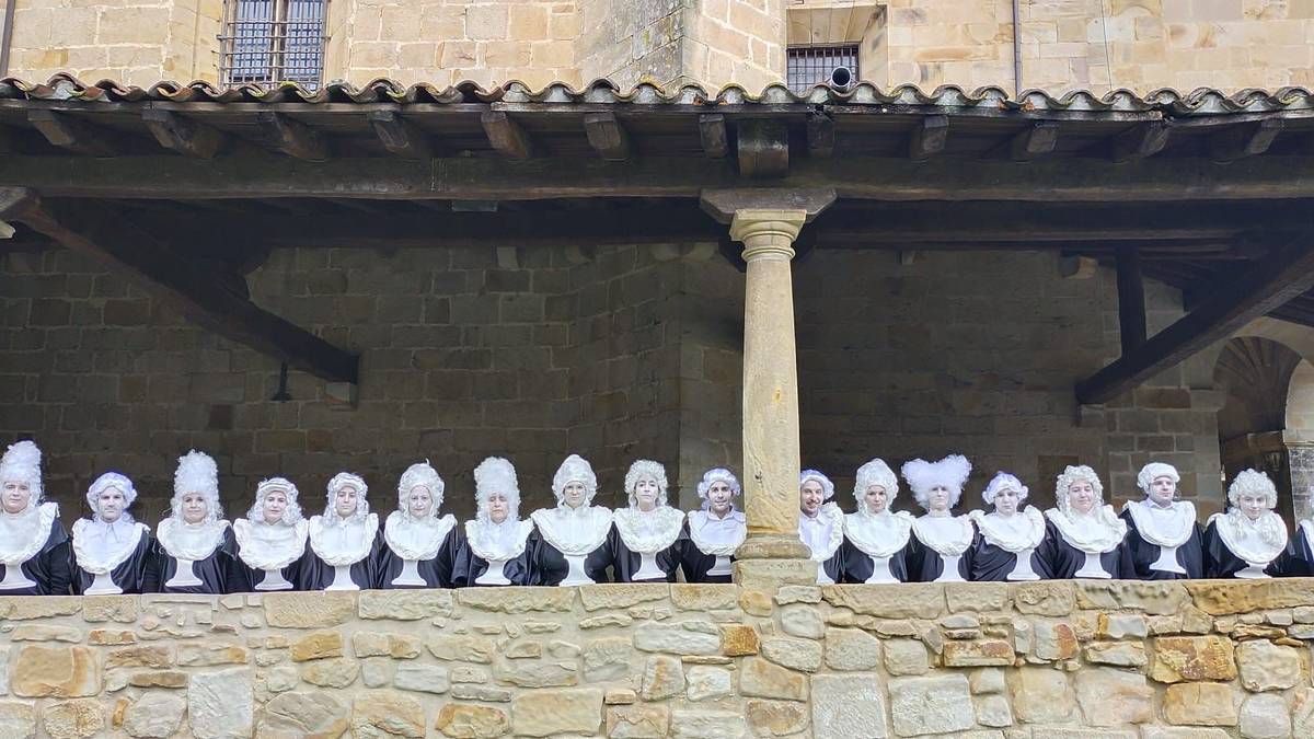 Elorrioko Ikastolako irakasleek irabazi dute ANBOTOren inauterietako argazki lehiaketa