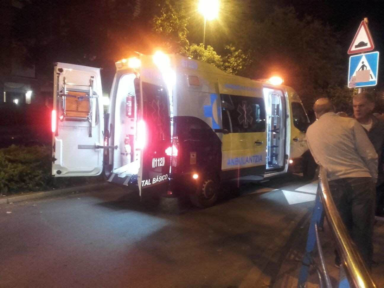 Auto batek bi pertsona harrapatu ditu Madalenako zebra-bidean