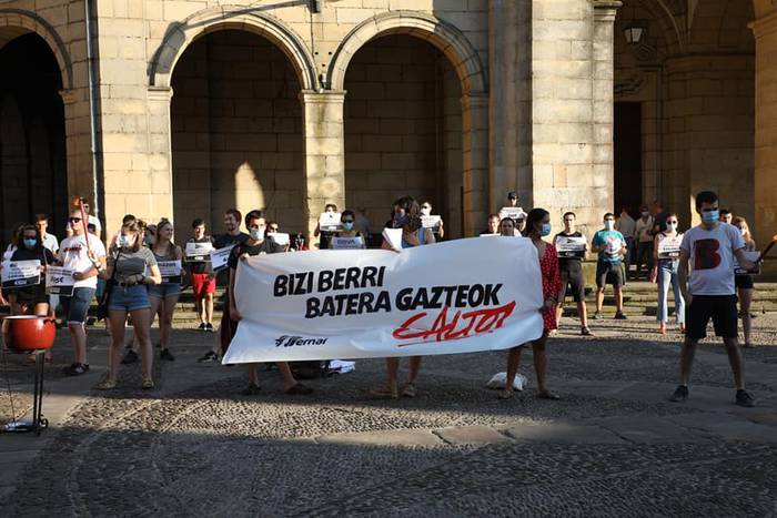 "Krisiaren eragileei sinbolikoki su eman" diete