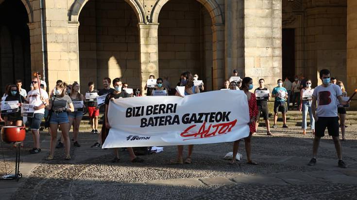 "Krisiaren eragileei sinbolikoki su eman" diete