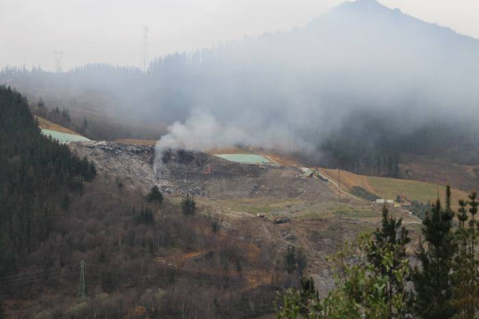 Gaur sei urte betetzen dira Eitzagako hondamenditik