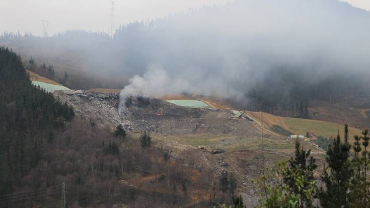 Gaur sei urte betetzen dira Eitzagako hondamenditik