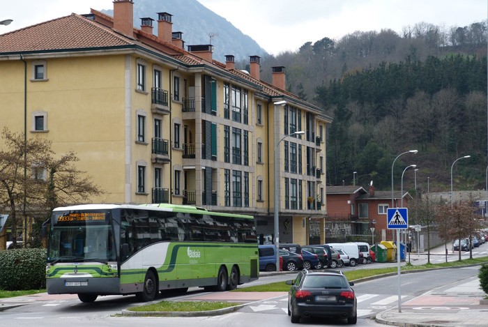 Mañaritik Bilbora doan autobusaren ordutegia zabaltzea eskatu du EH Bilduk