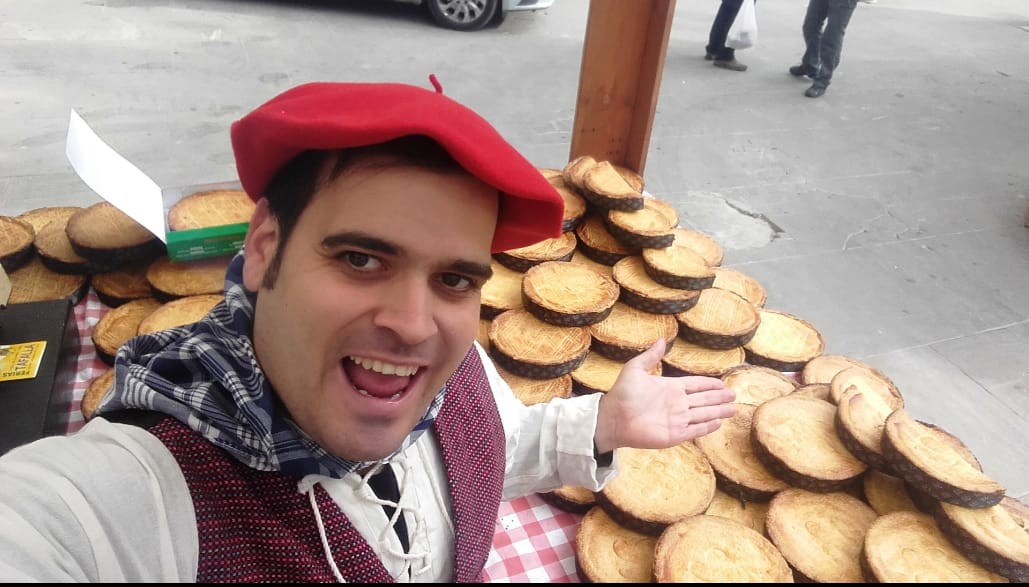 "20 euroren truke kiloko euskal pastela, dozena bat erroskila eta San Blasetako dozena bat kordel eramaten ditugu etxera"