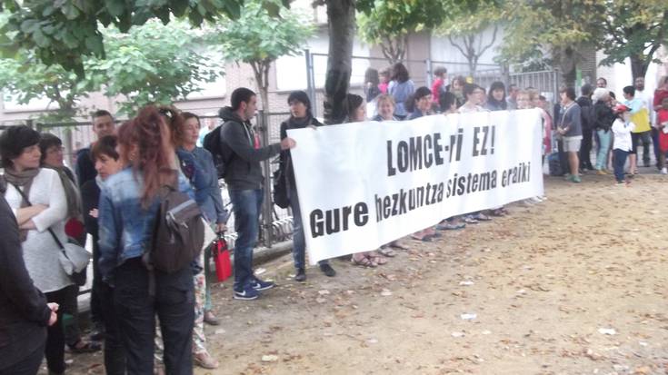 Elkarretaratzeak LOMCE legearen aurka Durangon