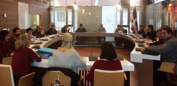 Holokaustoak eta naziek eragindako sarraskiaren biktimak “gogoratu eta omendu” ditu Zornotzako Udalak