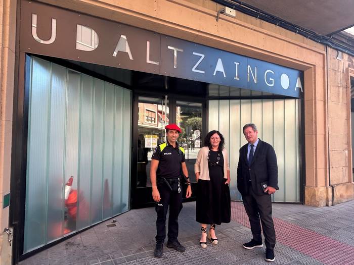 Ainhoa Salterain Zornotzako alkatea Bingen Zupiria Segurtasun sailburuagaz batzartu da
