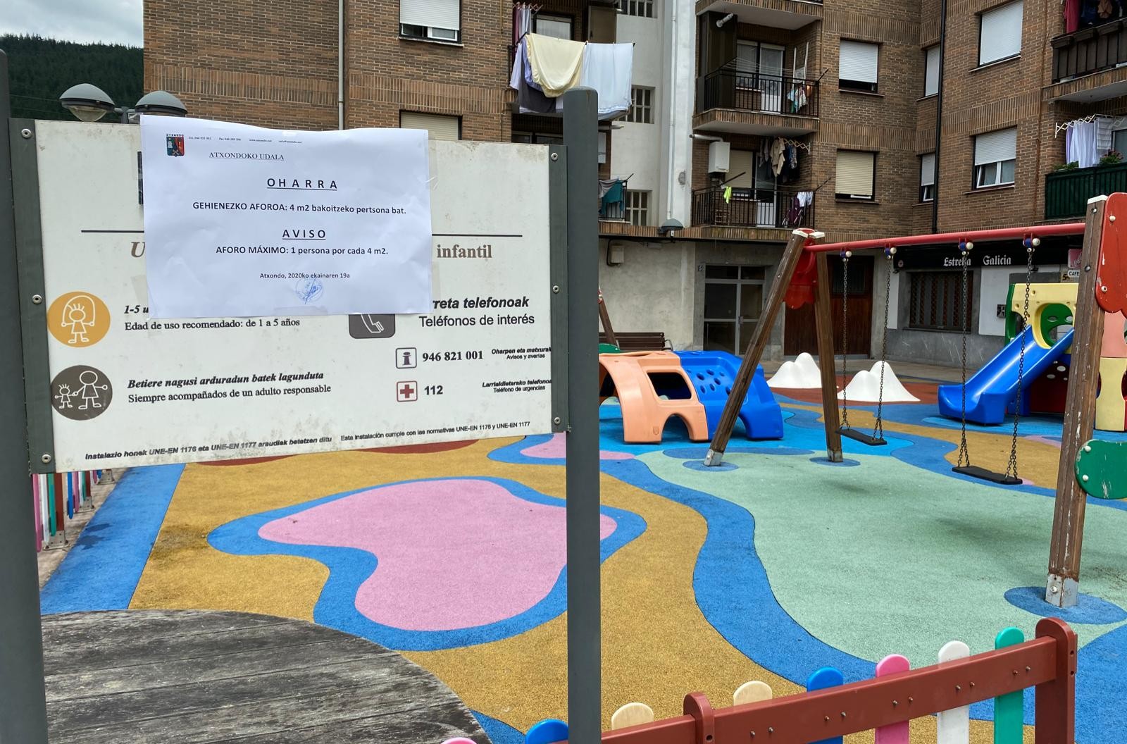 Atxondoko Udalak haur-parkeak eta kirolguneak ireki ditu gaur
