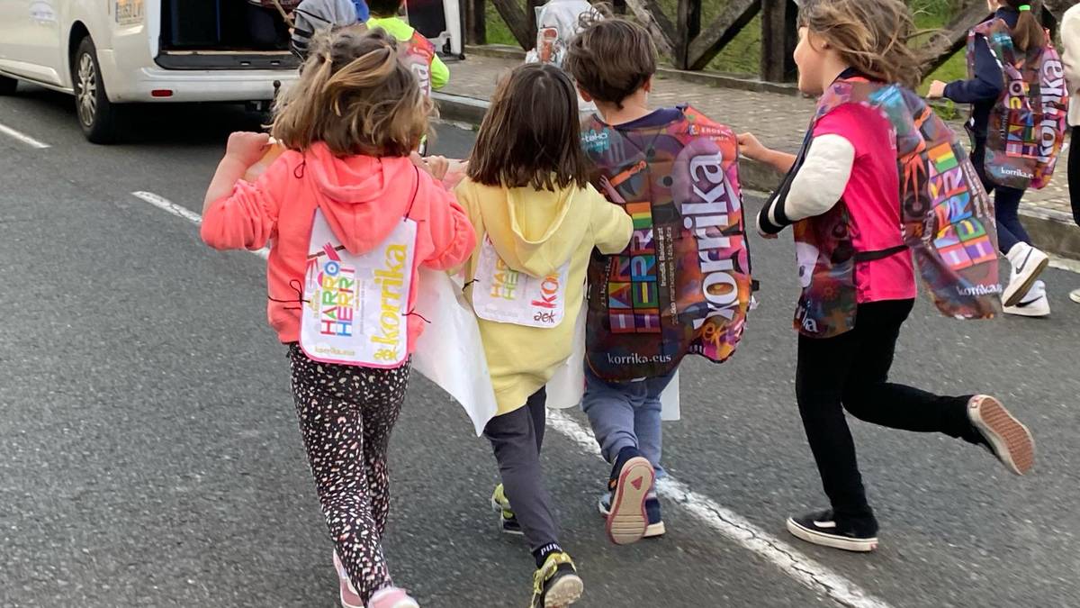 Korrika txikia eta herri afaria Garain, Korrika nagusira batu aurretik