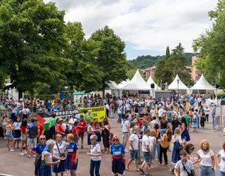 Zornotzarrak prest daude herria marea urdin bihurtzeko