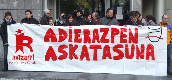 Iratzarriko hiru gazteren kontrako epaiketa atzeratu dute