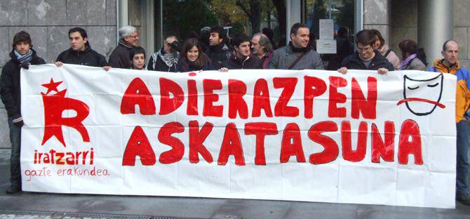 Iratzarriko hiru gazteren kontrako epaiketa atzeratu dute