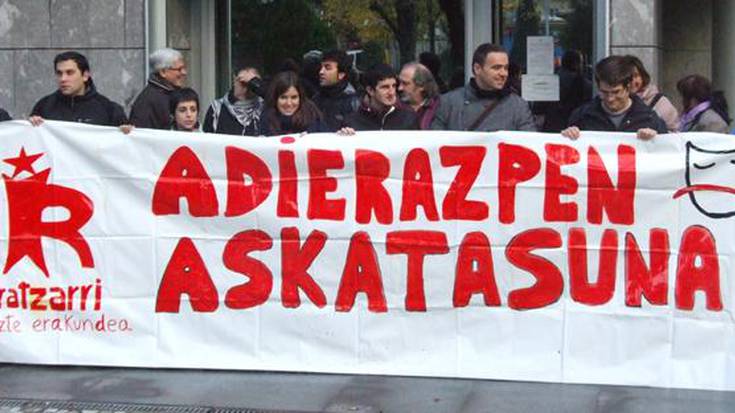 Iratzarriko hiru gazteren kontrako epaiketa atzeratu dute