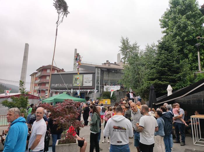 [EGITARAUA] Gustu guztiak asetzeko moduko jaiak antolatu dituzte Apatan