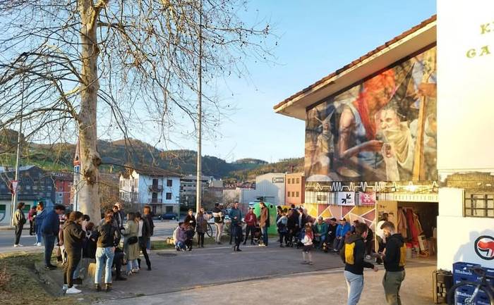 Zaldibarko Gaztetxea erasotua izan dela salatu dute