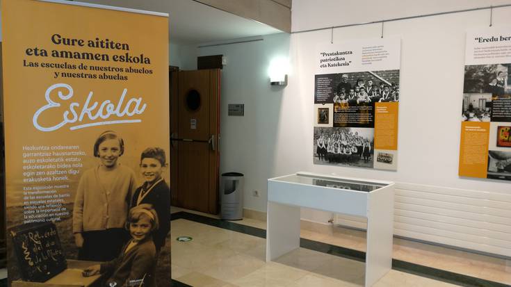 Lehengo eskola zaharren inguruko erakusketa ikusgai dago Berrizen