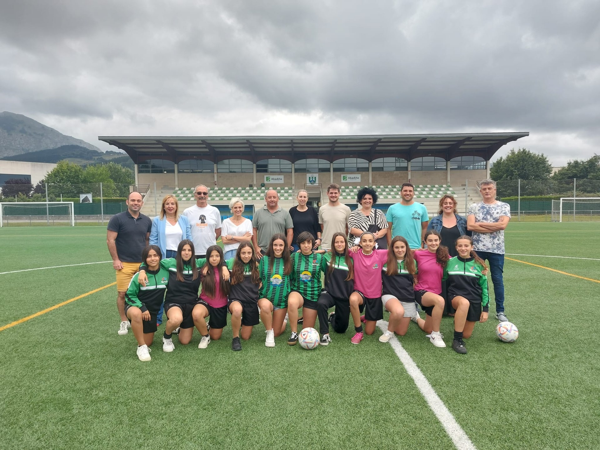 Biak Bat taldeak Astolako futbol zelaian entrenatuko du