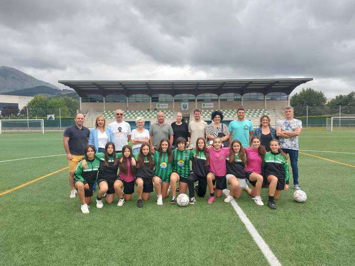 Biak Bat taldeak Astolako futbol zelaian entrenatuko du