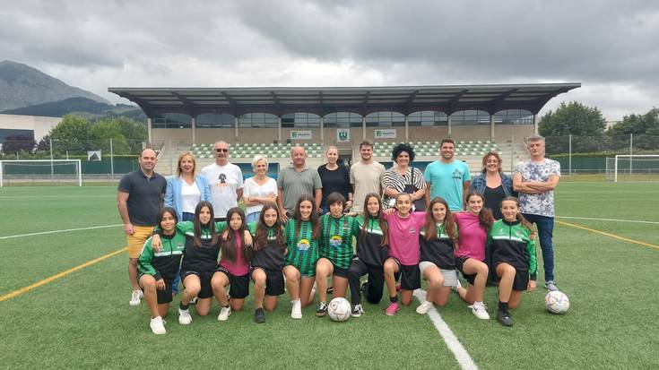Biak Bat taldeak Astolako futbol zelaian entrenatuko du