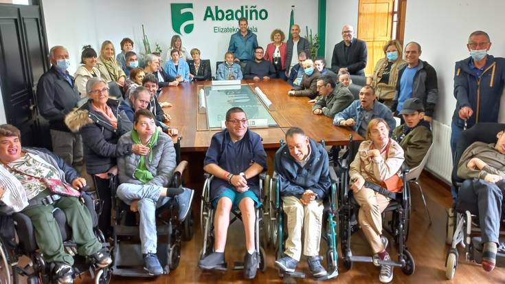Abadiñoko Udalak Gorabide omendu du bere 60. urteurrenean