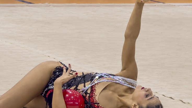 Ane Fernandez de Arroiabe Euskadiko txapeldun geratu da gimnasioa erritmikoan