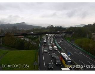 Lau kilometroko auto-ilarak Ap-8an Zornotza parean izandako istripu baten ondorioz