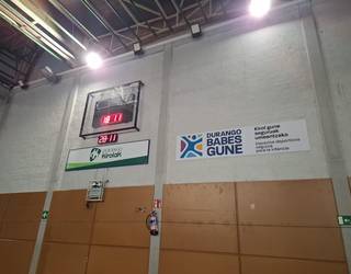 Adin txikiko kirolariak indarkeriatik babesteko panelak Durangoko kirolguneetan