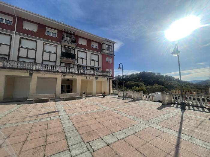 Berrizko Udalak Margarita Maturanako etxe bi salgai ipini ditu