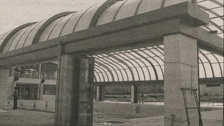 2002. urtean eraikitako igerilekuaren estalkiak ikusmin handia sortu zuen