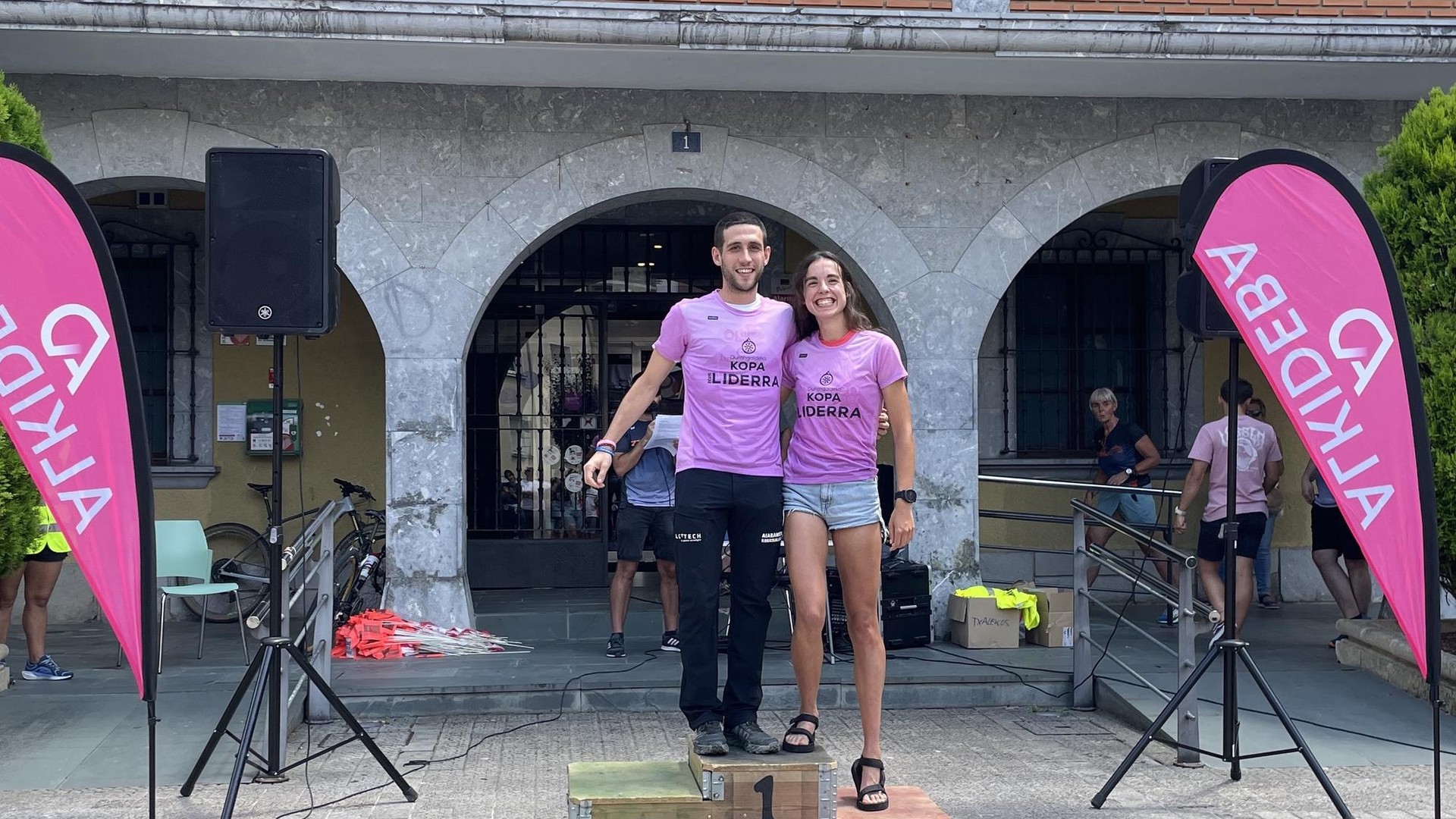 [SAILKAPENA]: Leire Uribek eta Ander Jauregik jantzi dute Durangaldeko Kopako liderraren elastikoa