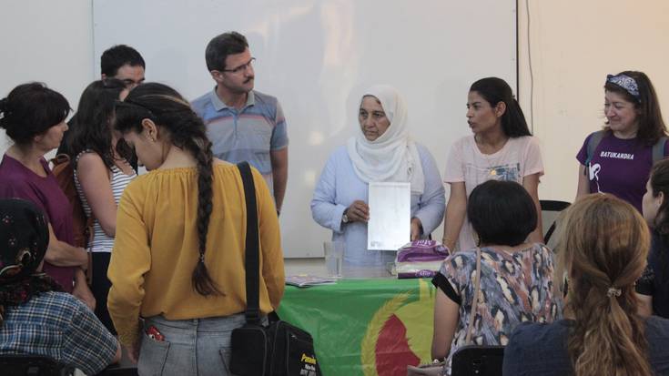 Kobaneko alkate ohiaren eta bertako mugimendu feministako bi kideren hilketa salatu du Suargik