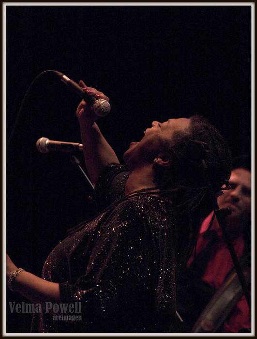 Uda Kalean Bizi: Velma Powell & Bluedays