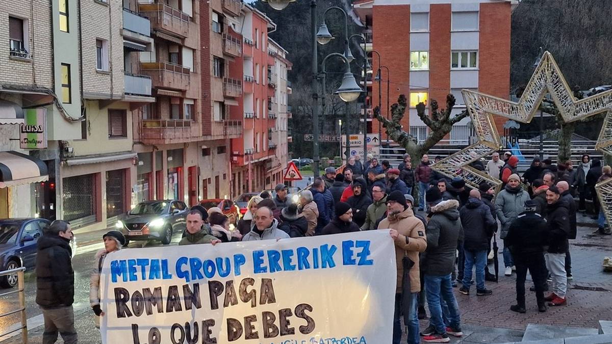 Lebarioko (Abadiño) Metal Group enpresako beharginek manifestazioa egin dute Berrizen