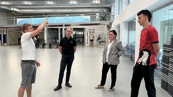 Larreako gimnasioa handituko dute, Zornotzako kirolaren eta jarduera fisikoaren udal planagaz