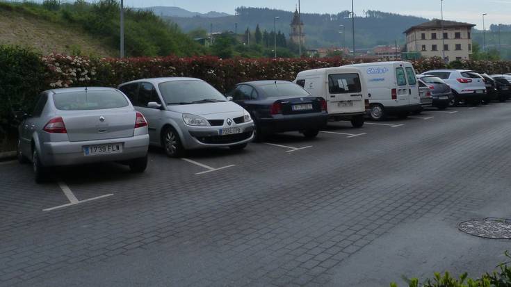 25 urteko gaztea atxilotu dute bere kotxeagaz pertsona bat harrapatzen saiatzeagatik Iurretan