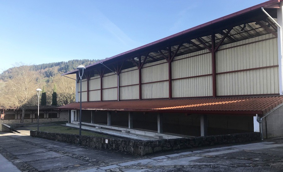 Aldundiak 22.800 euro emango ditu Garaiko pilotalekuko teilatua konpontzeko