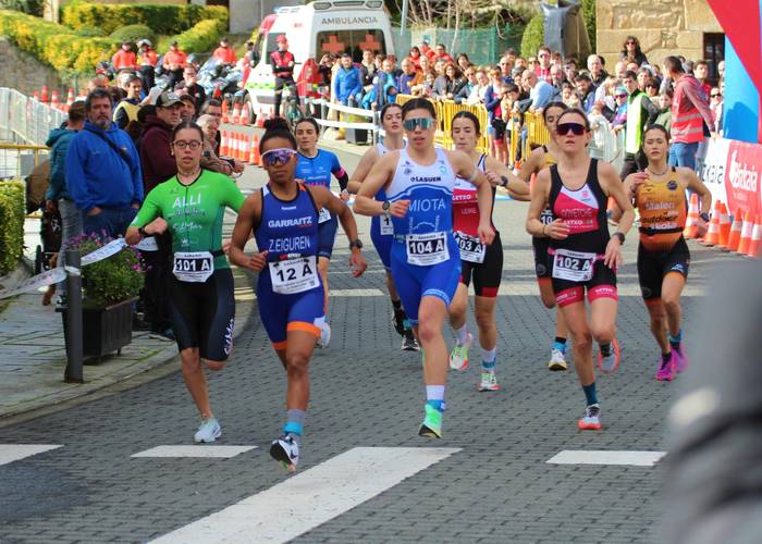 Garaiko duatloia zelan indartu hausnartuko dute antolatzaileek